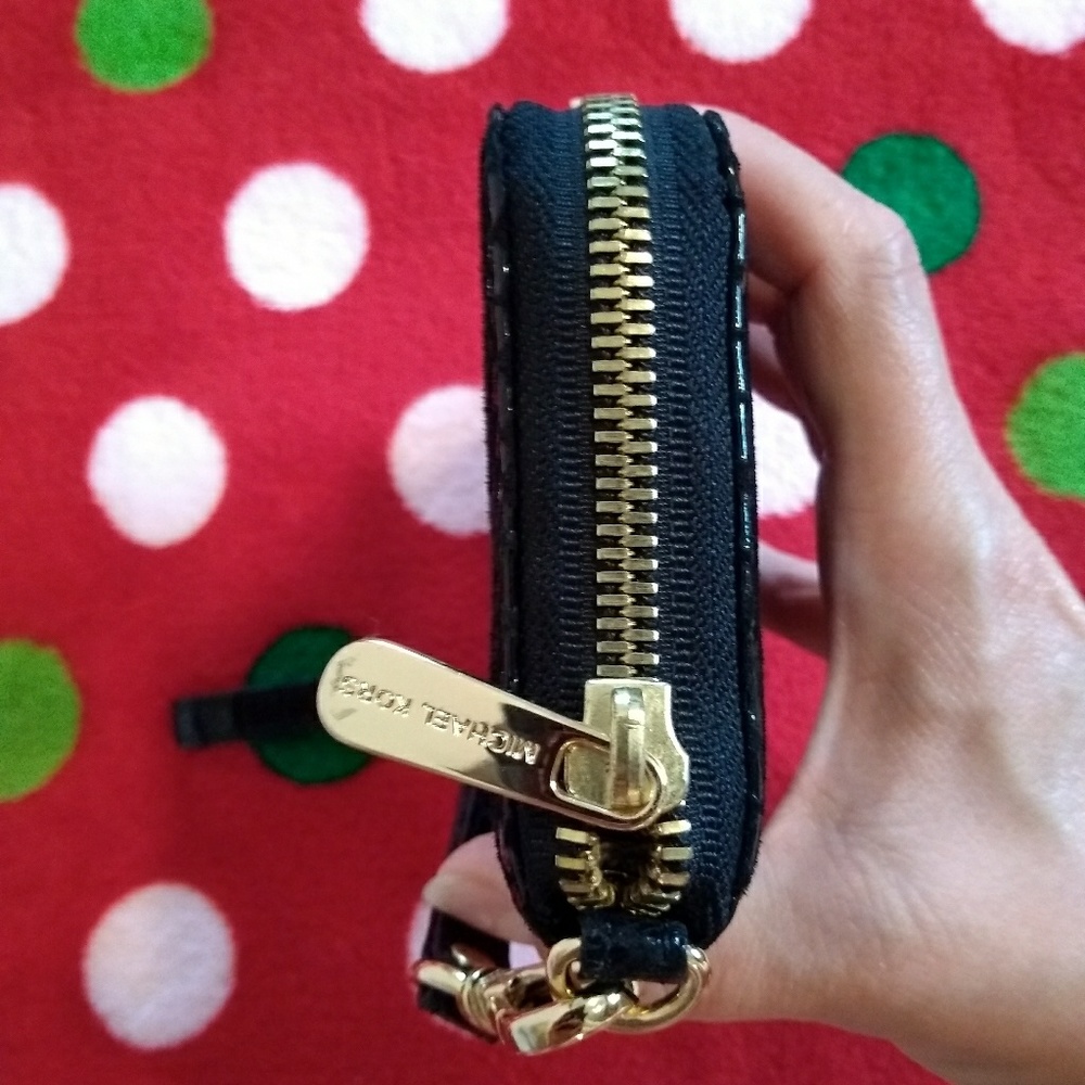 ⭐Sale⭐ PRICE FIRM!!!! Michael Kors Wristlet - Picture 7 of 7